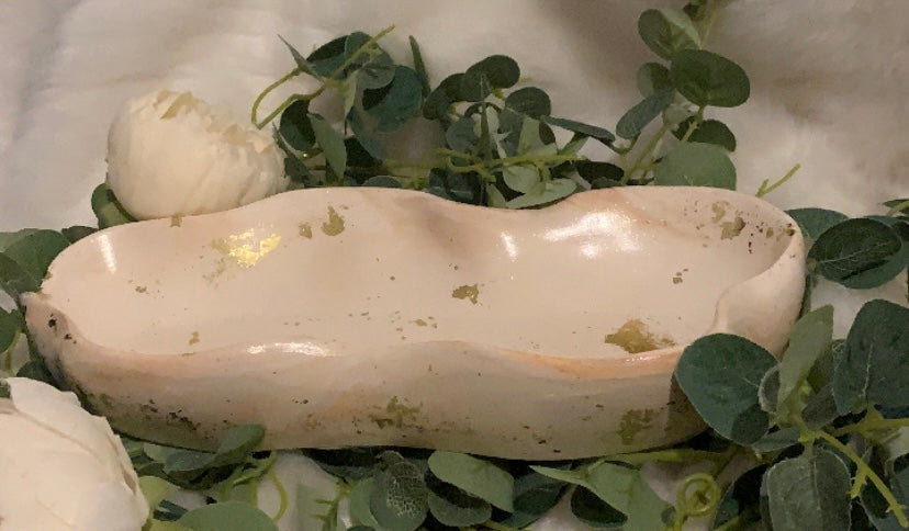 Ein Teller zum Präsentieren oder Servieren von Früchten mit schöner Optik und unverwechselbaren Details.
