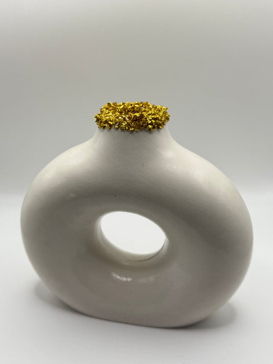 Vase Vase mit goldenen Steinen für einen Hauch von Luxus